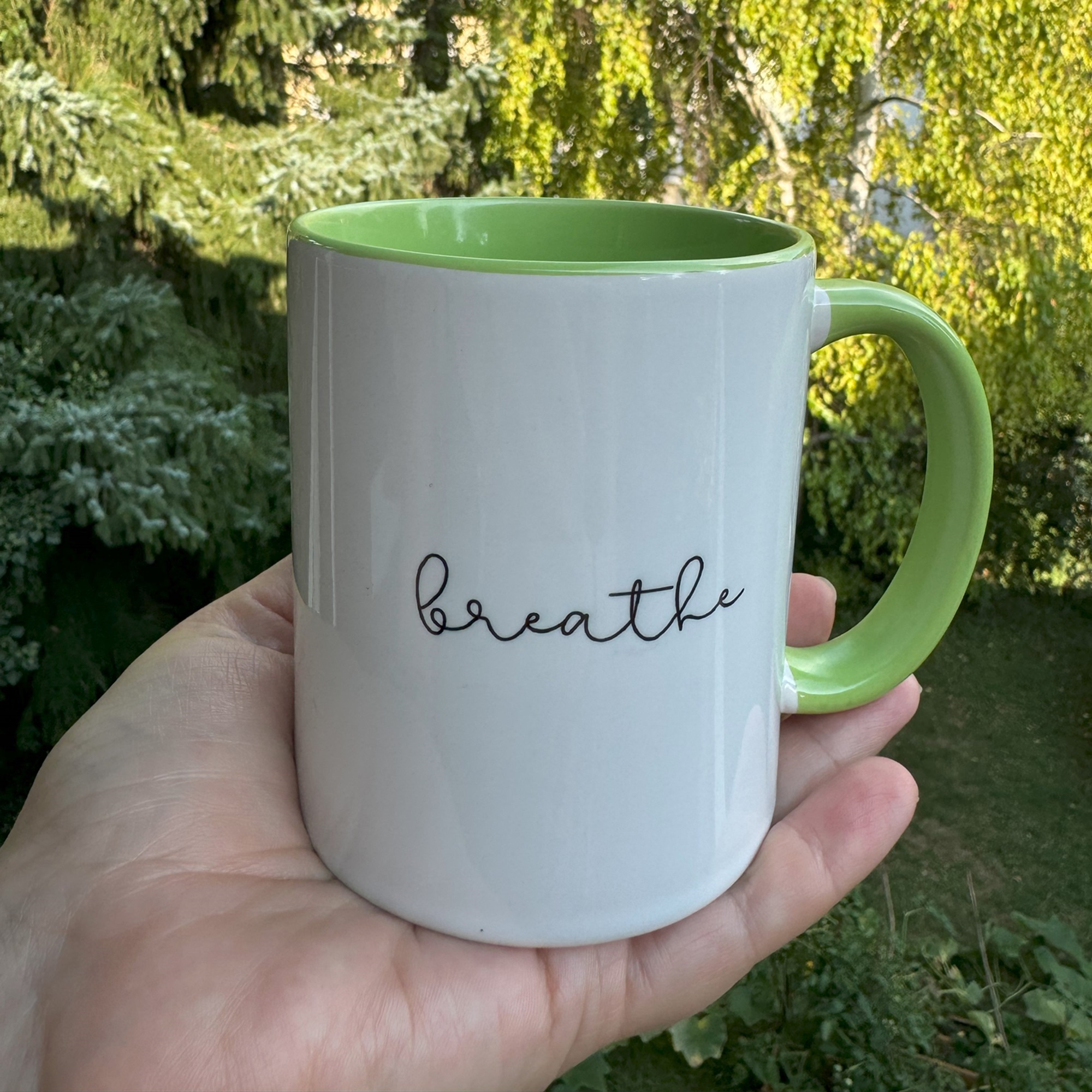 Cup colourful s potiskem Breathe